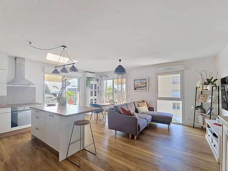 Appartement à SAINT-LAURENT-DU-VAR