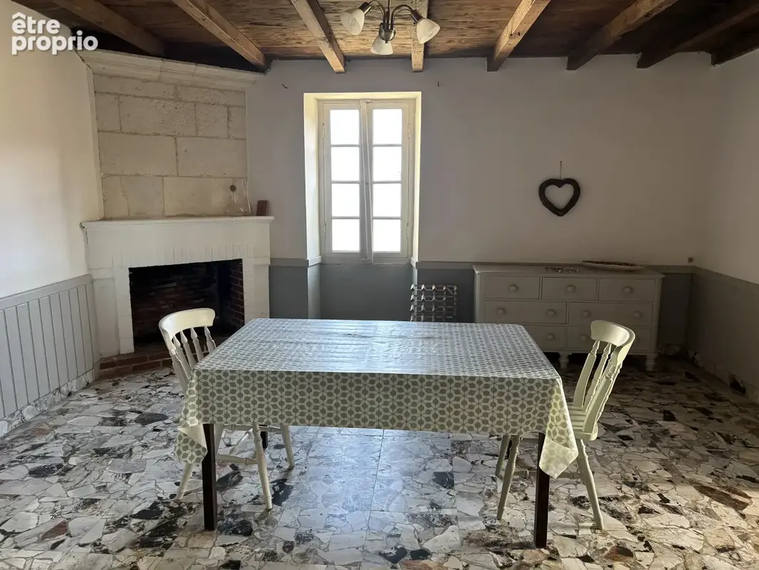Maison traditionnelle en pierre avec jardins clos et garage/atelier. - photo 13
