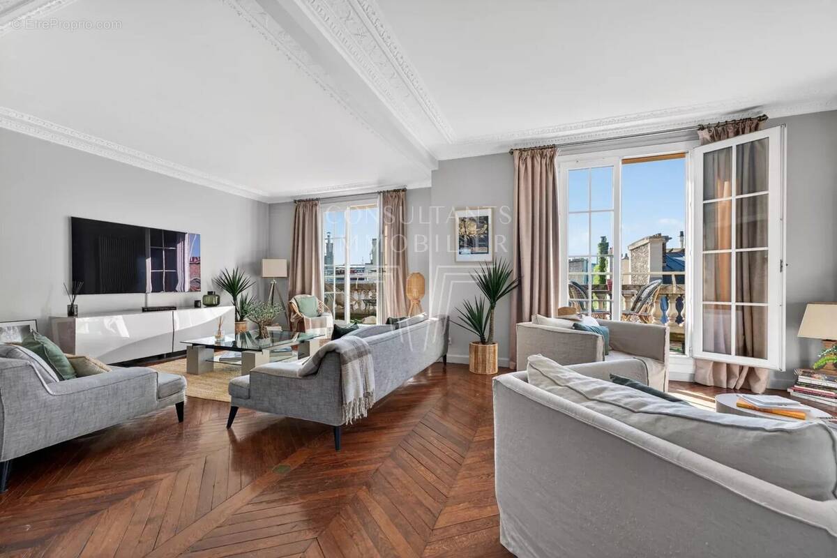 Appartement à PARIS-16E