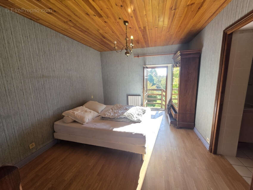 Maison à SAINT-GERVAIS-D'AUVERGNE