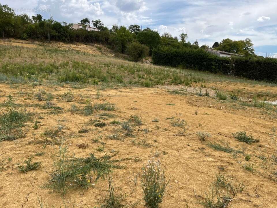 Terrain à SALLES-SUR-L'HERS