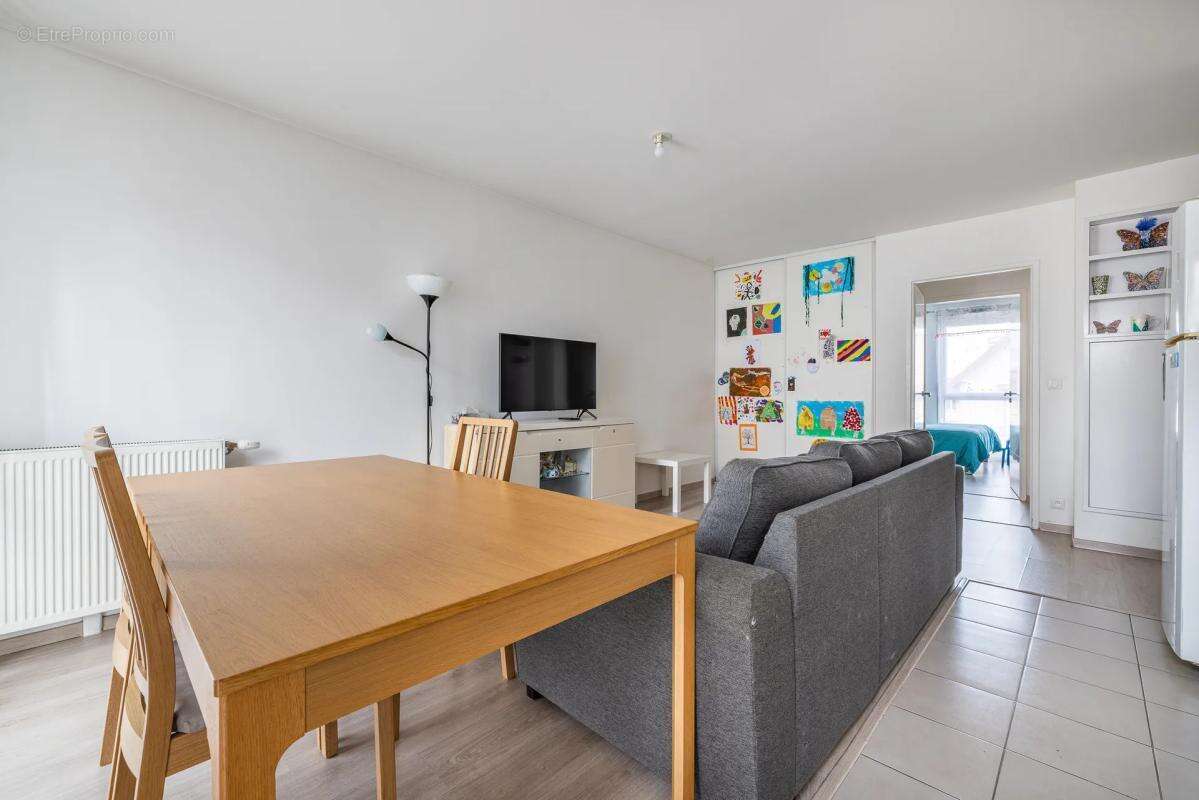 Appartement à LES PAVILLONS-SOUS-BOIS