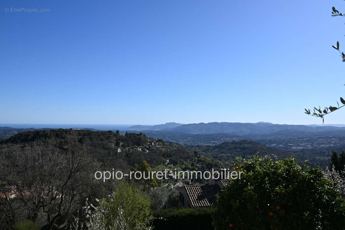 Maison à CHATEAUNEUF-GRASSE