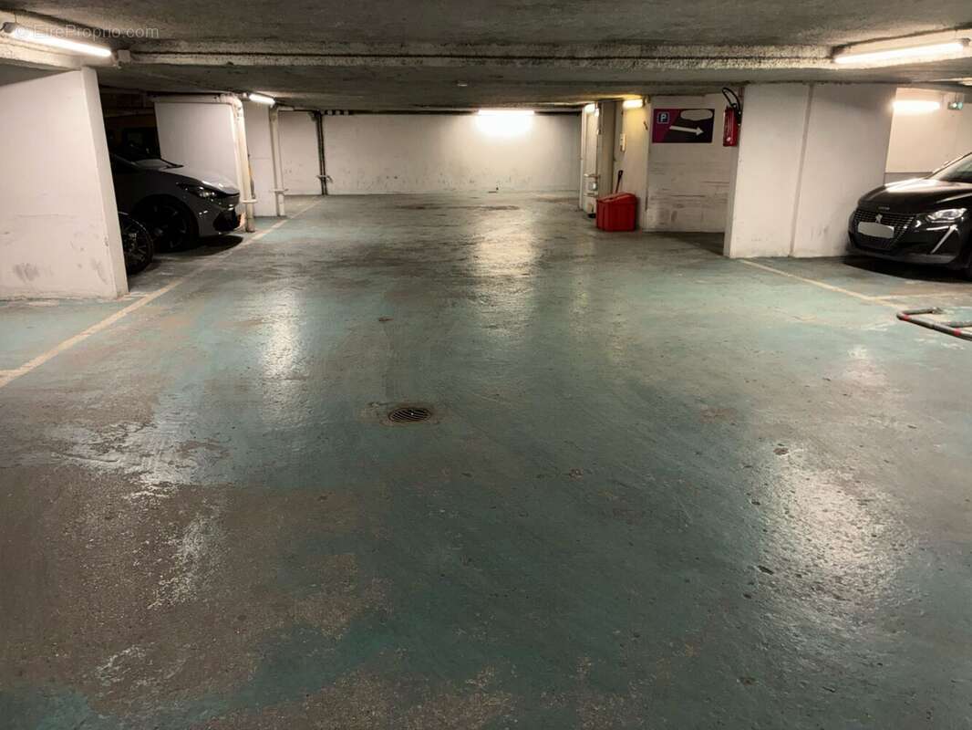 Parking à PARIS-10E
