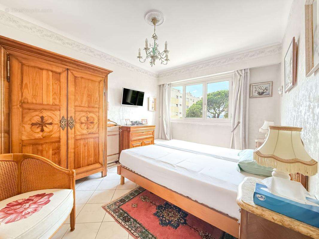 Appartement à SAINT-LAURENT-DU-VAR
