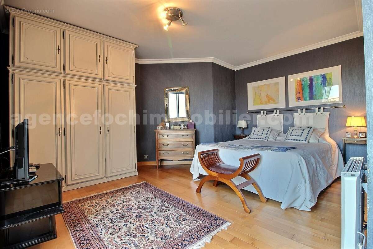 exposio_131706353 - Commerce à SAINT-MAUR-DES-FOSSES