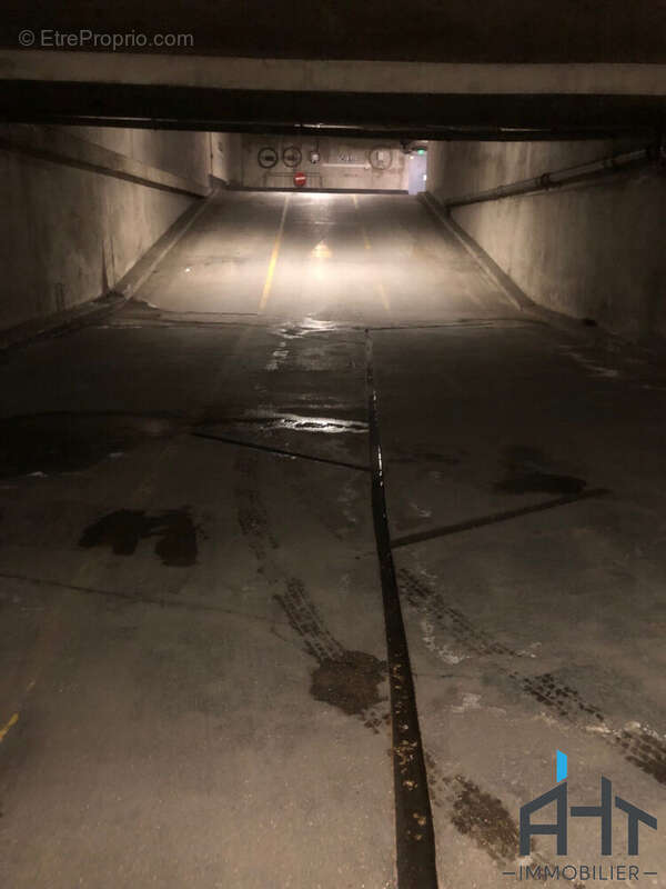 Parking à PARIS-12E