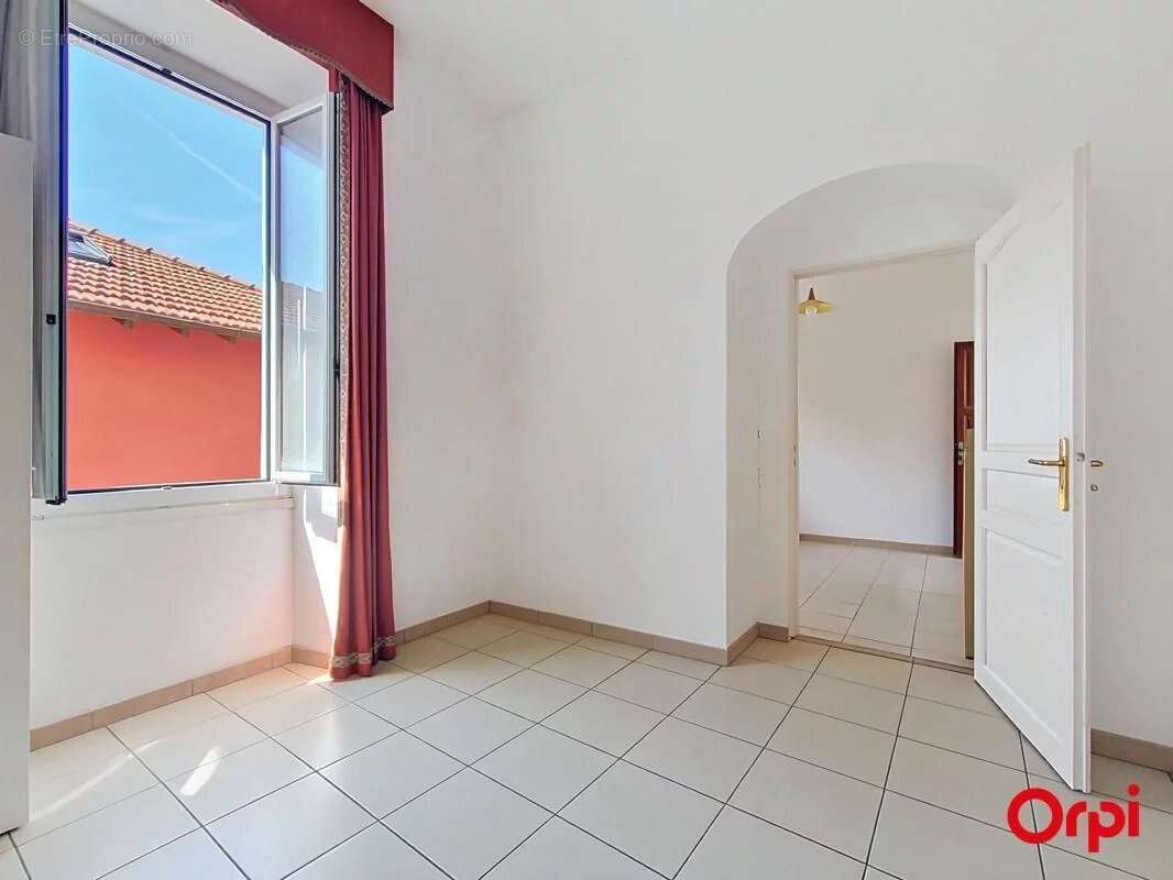 MENTON, QUARTIER GARAVAN : Deux appartements, (3p et studio) - photo 6