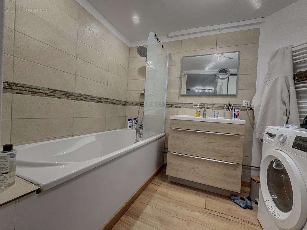 Maison à VILLECOMTE