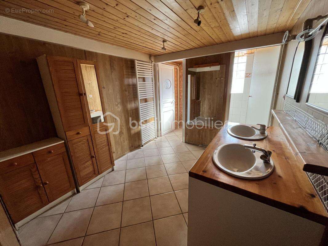 Maison à LA CHAPELLE-MONTLINARD