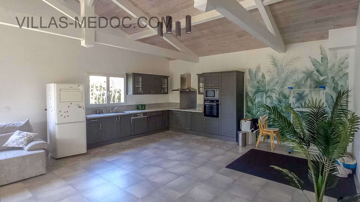 Maison à VENDAYS-MONTALIVET