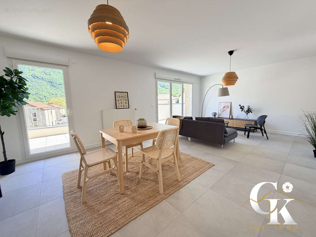 Appartement à SAINT-PAUL-DE-VARCES