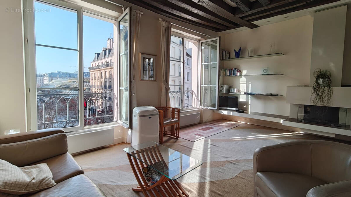Appartement à PARIS-1E