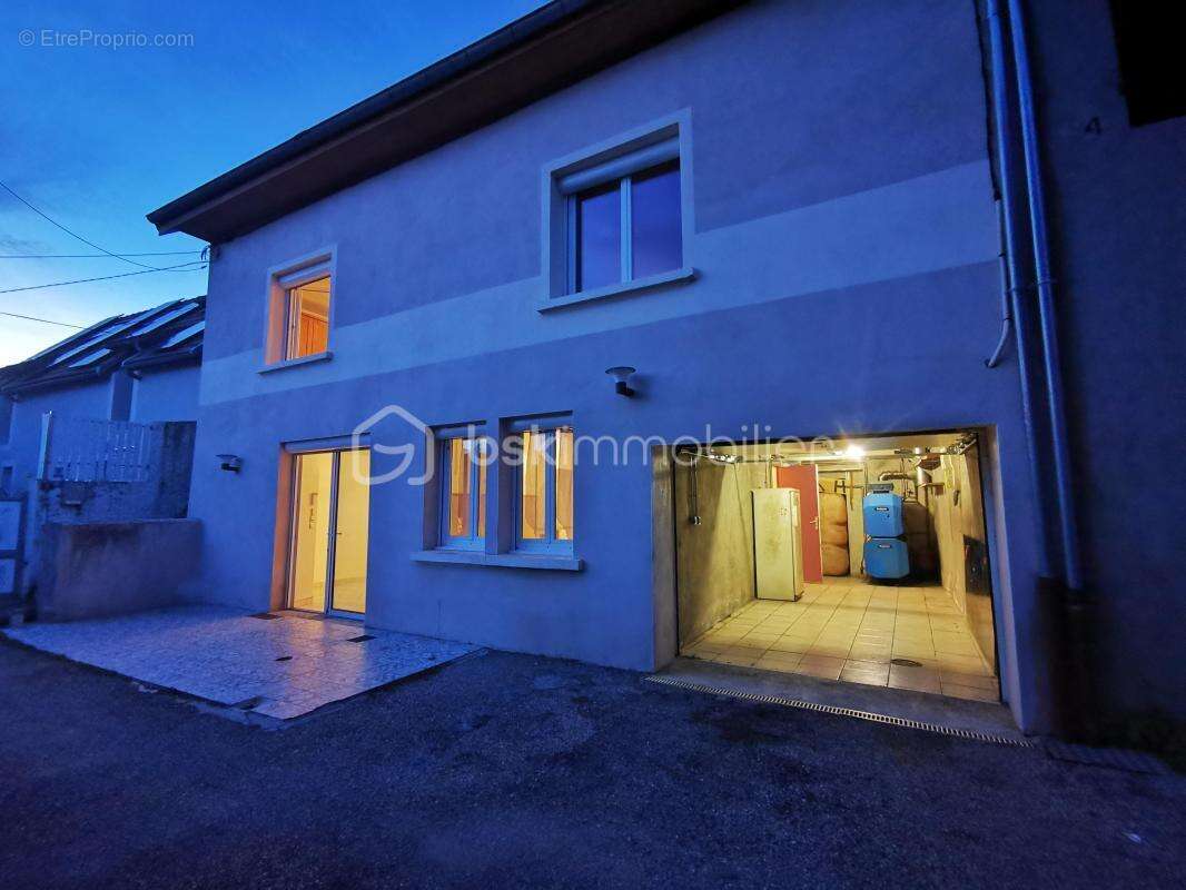 Maison à PIERRE-CHATEL