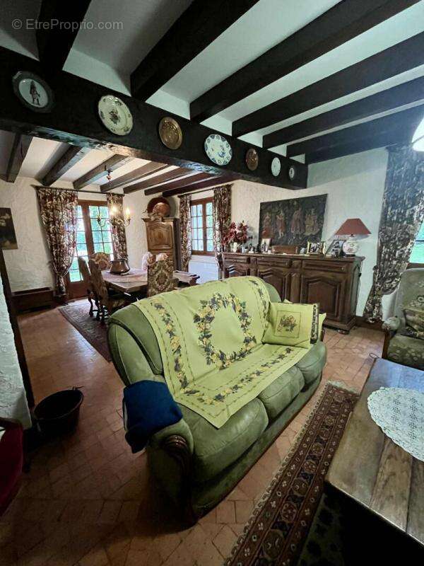 Maison à NOTRE-DAME-DE-SANILHAC