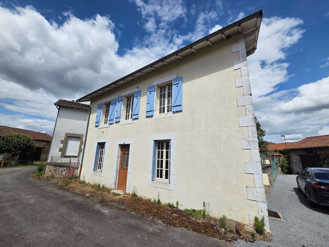 Maison à SAINT-LAURENT-SUR-GORRE
