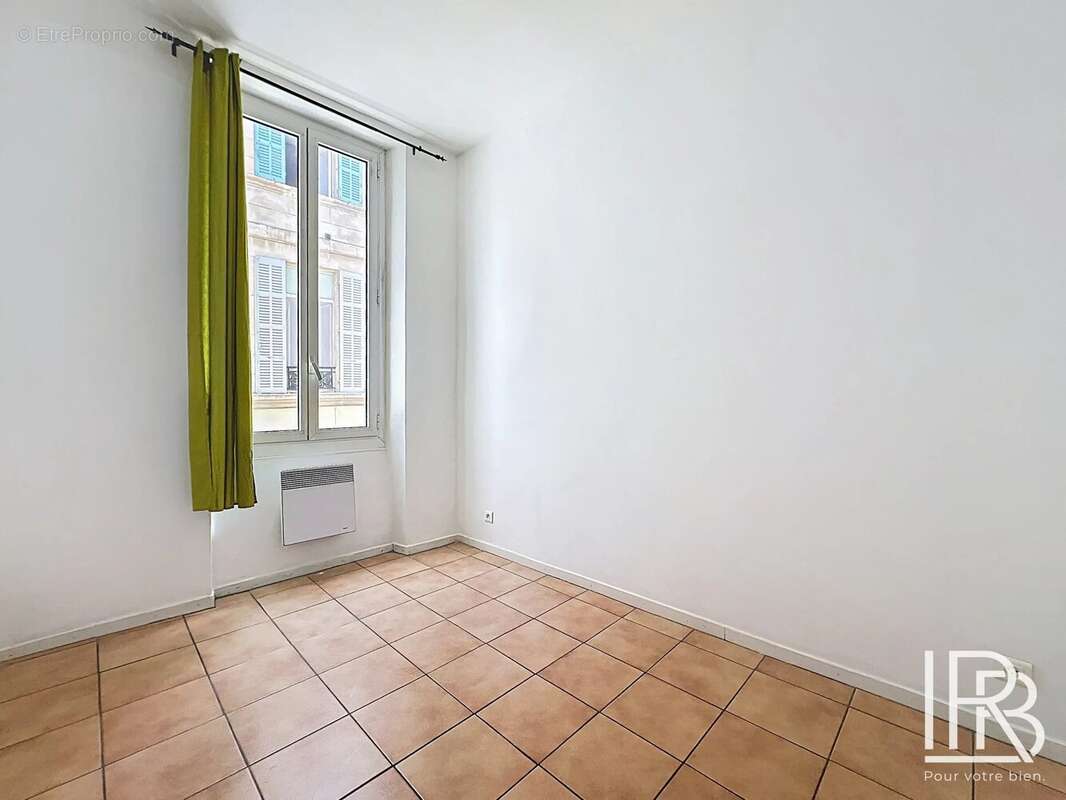 Appartement à MARSEILLE-1E