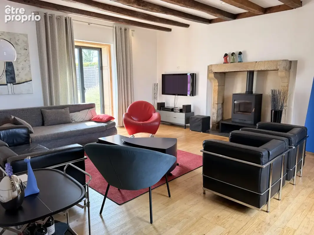 Exceptionnelle maison en pierre rénovée avec quatre chambres et piscine chauffée - photo 2
