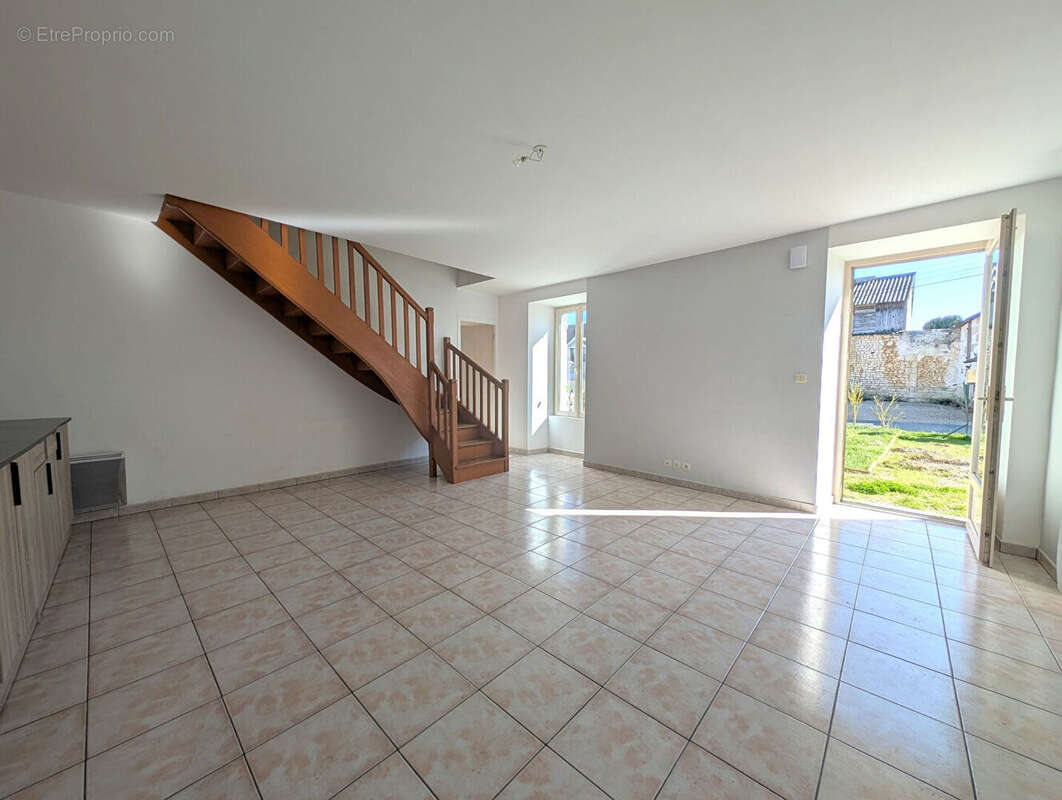 Maison à MONTREUIL-BELLAY