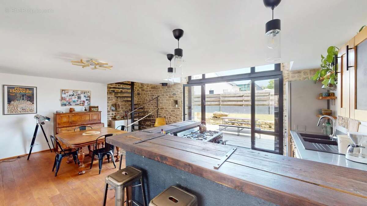 Maison à LOCOAL-MENDON