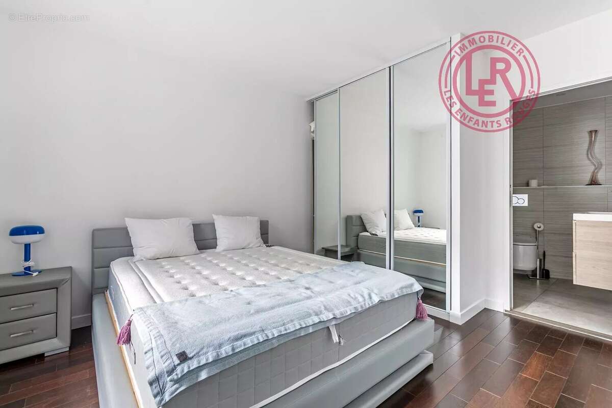 Appartement à PARIS-1E