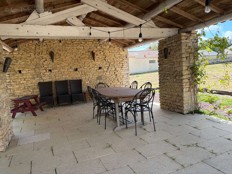 Maison à VOUILLE-LES-MARAIS