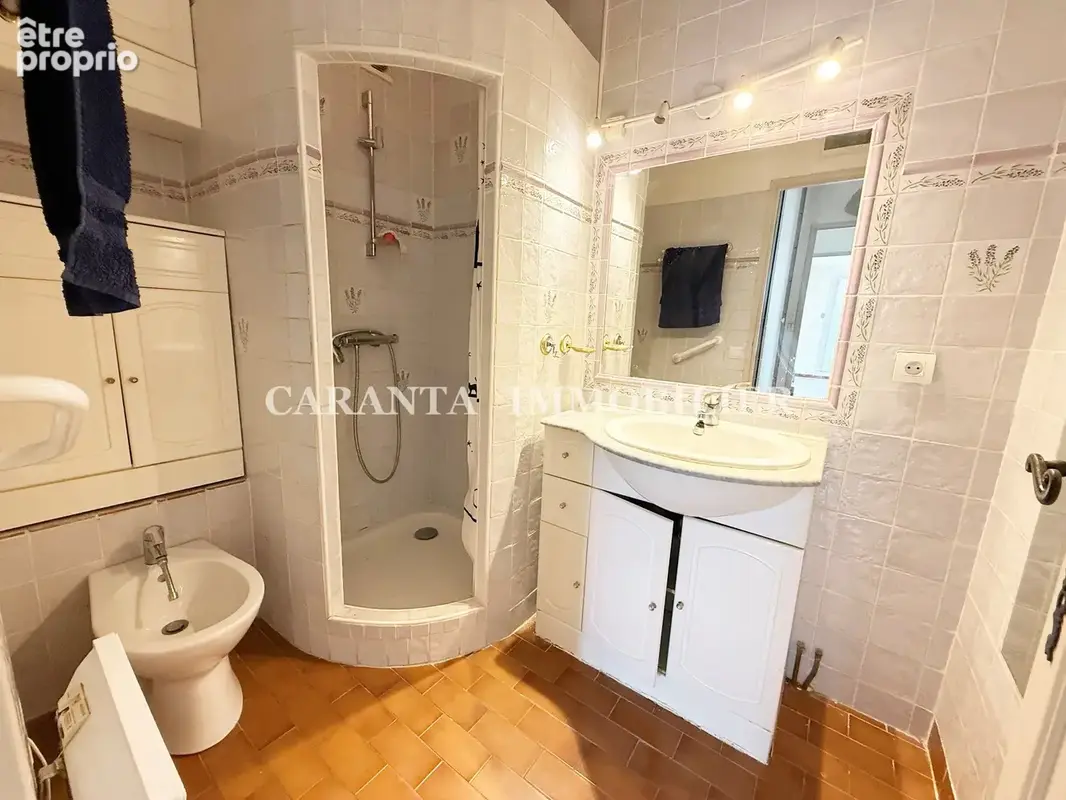 Appartement T3 d’angle à rénover avec cave et parking   Centre-ville de Sainte-Maxime - photo 8