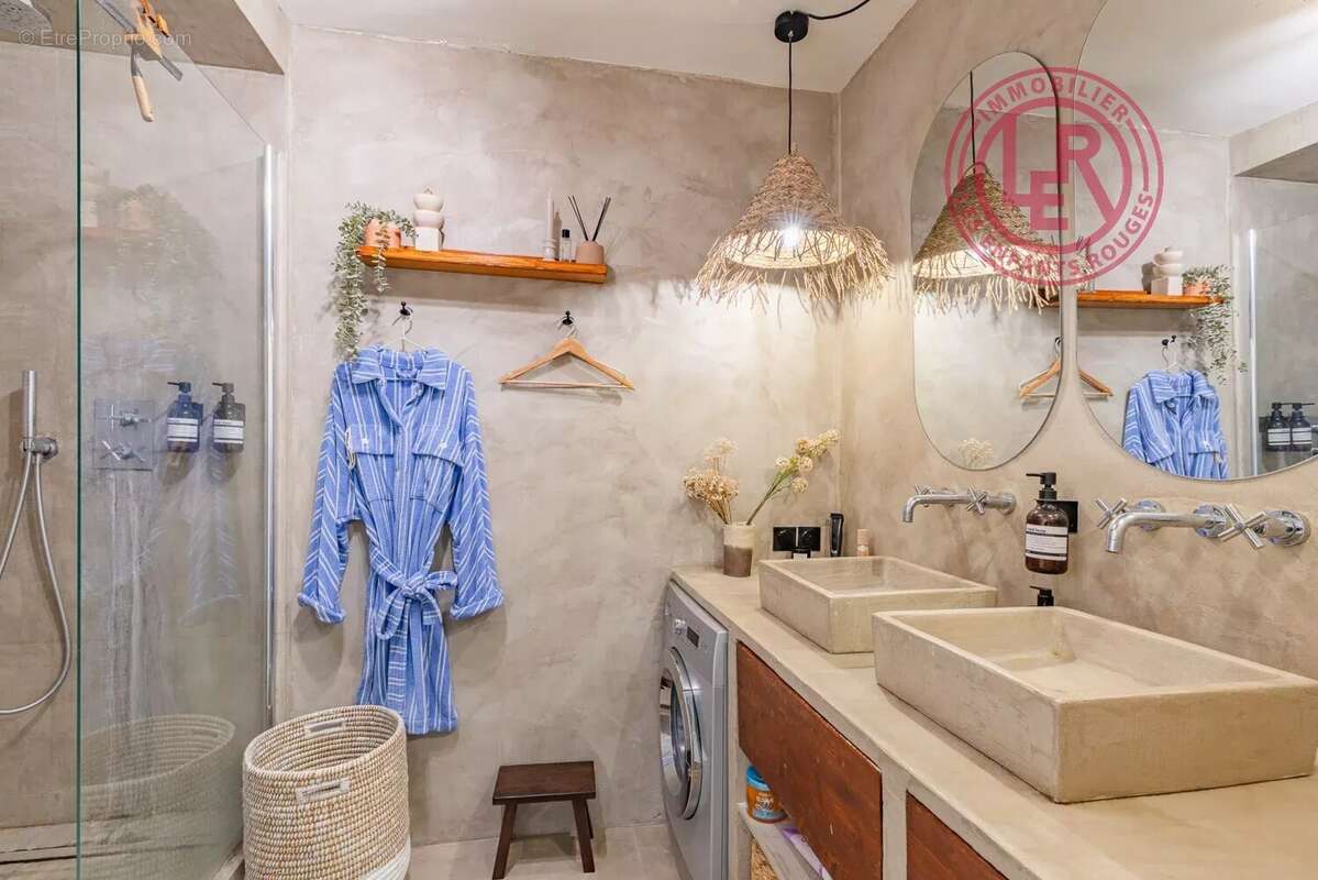 Appartement à PARIS-10E