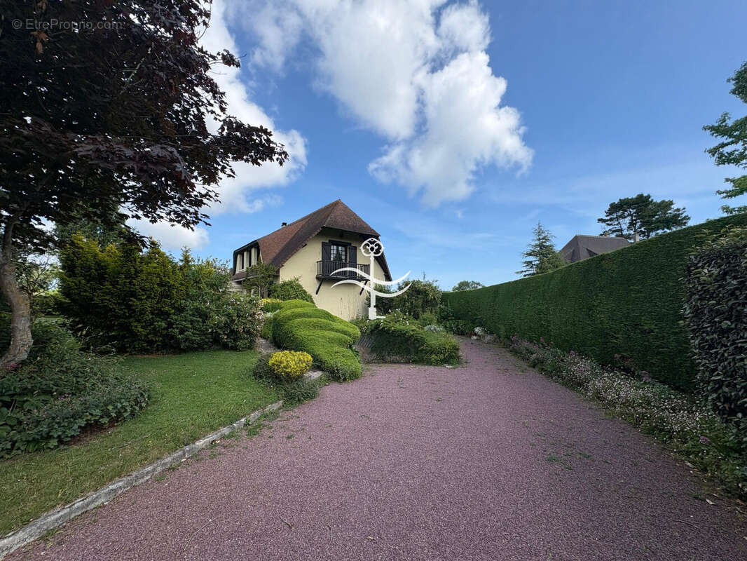 Maison à COLLEVILLE-MONTGOMERY