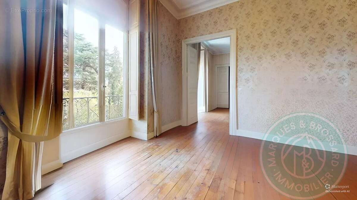 Pau centre  – appartement de 196 m² - parking privatif - photo 10