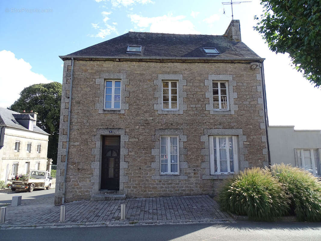 COTES D'ARMOR Saint Nicolas du Pélem, maison mitoyenne de 7 chambres au centre du village - photo 17