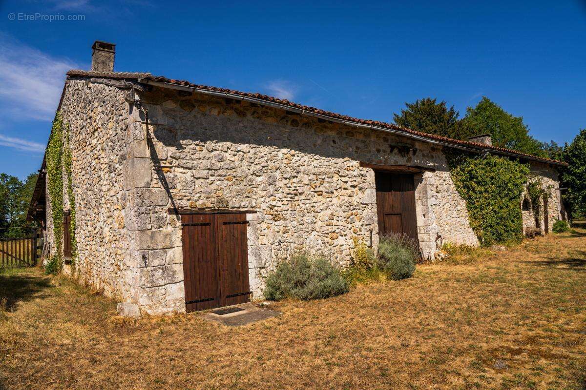 Maison 137 m² à Lussas-Et-Nontronneau  - photo 10