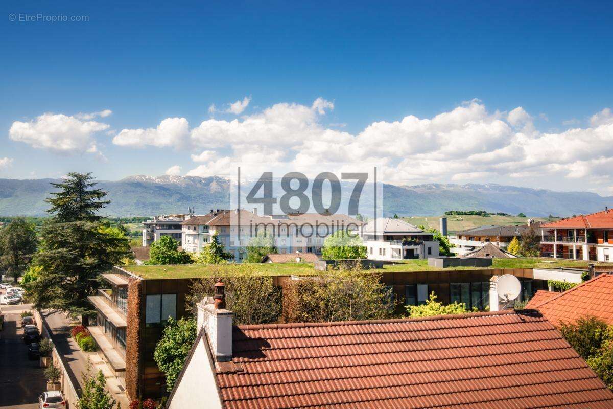 4 pièces - 93m2 habitable- Centre-ville de St Julien - photo 2