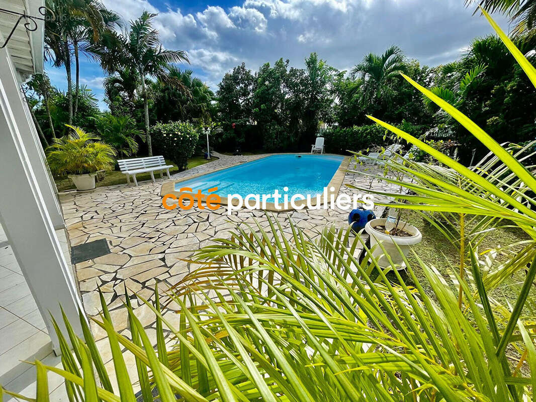 Maison à BAIE-MAHAULT