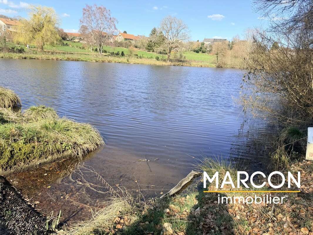 Terrain à AZAT-CHATENET