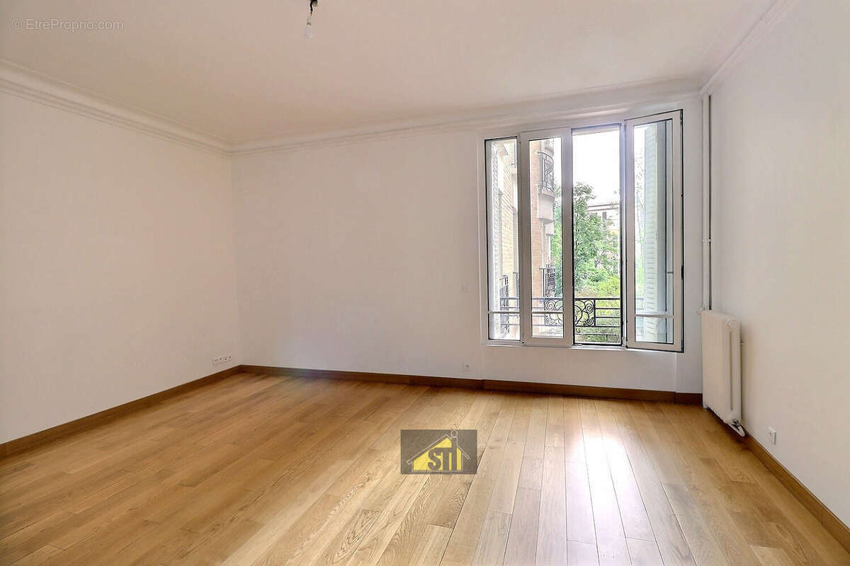 Appartement à PARIS-14E