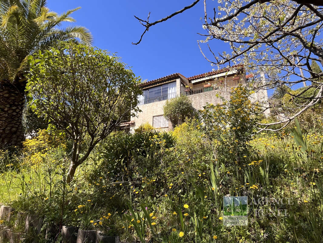 Maison à CHATEAUNEUF-GRASSE
