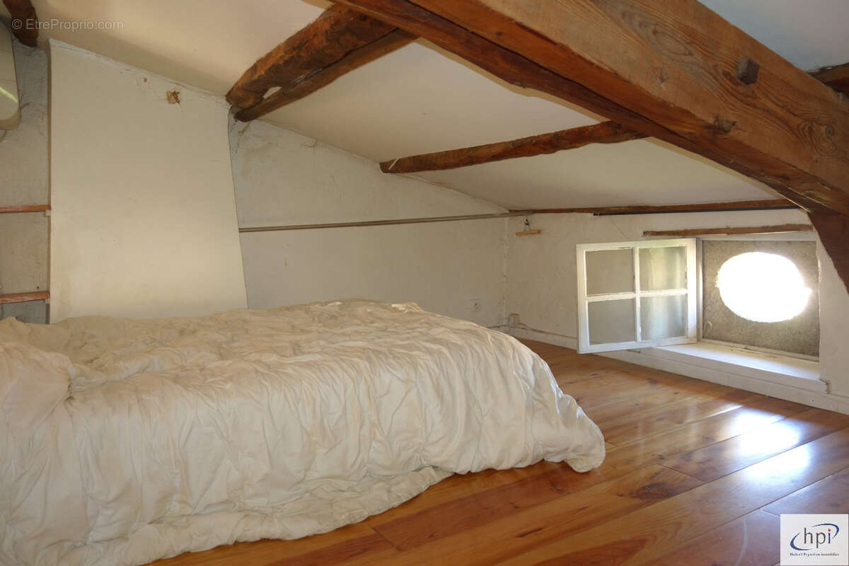 Vente studio meublé avec terrasse centre-ville Saint Affrique - photo 7