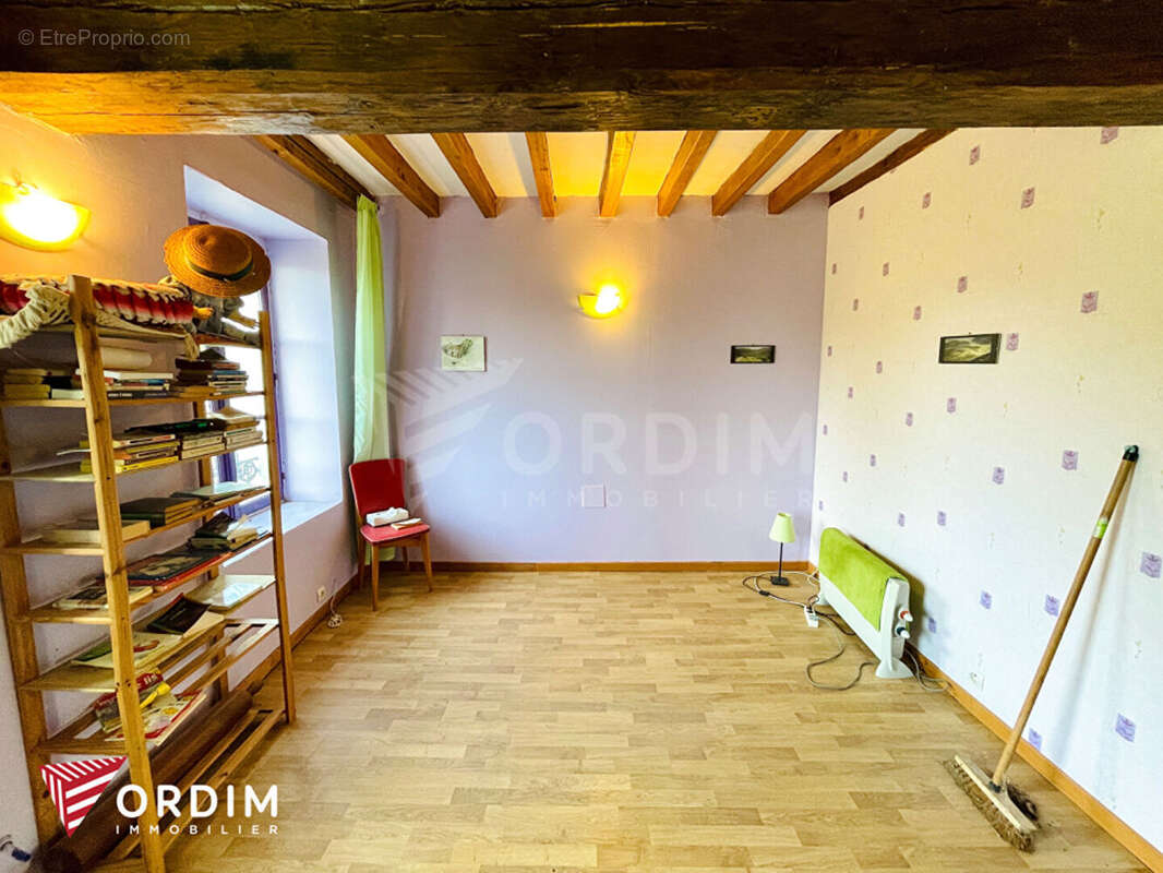 Maison à VILLENEUVE-LES-GENETS