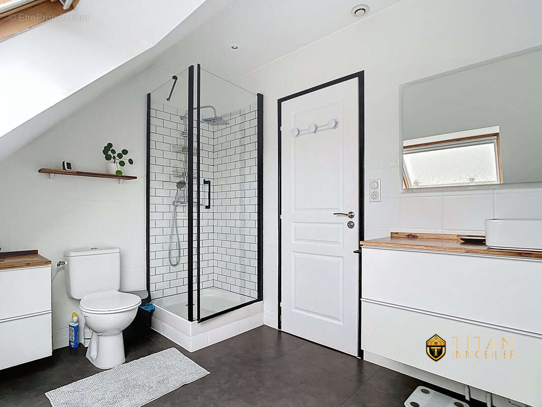 Maison individuelle coup de coeur  3 chambres  Jardin exposée Sud ouest  véranda  garage à Uxem Titan immobilier - Maison à UXEM