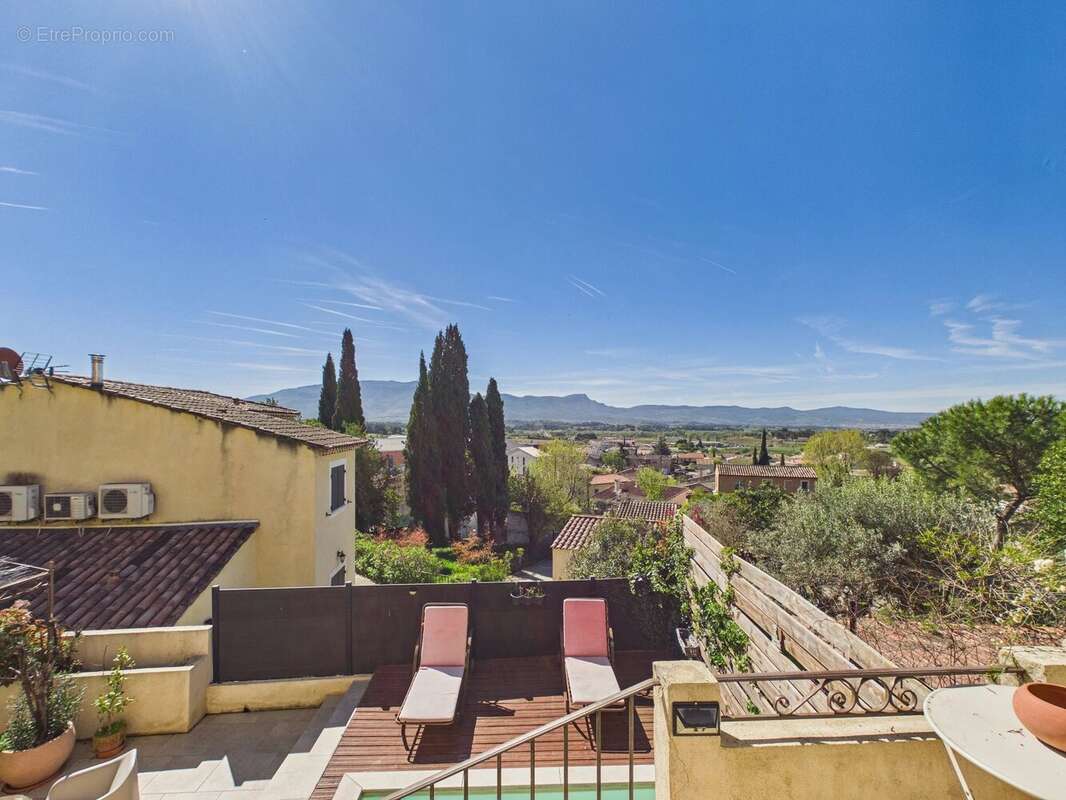 Maison à POURRIERES