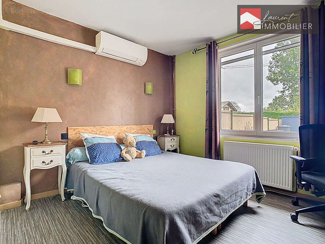 Maison à CHAVANNES-SUR-REYSSOUZE