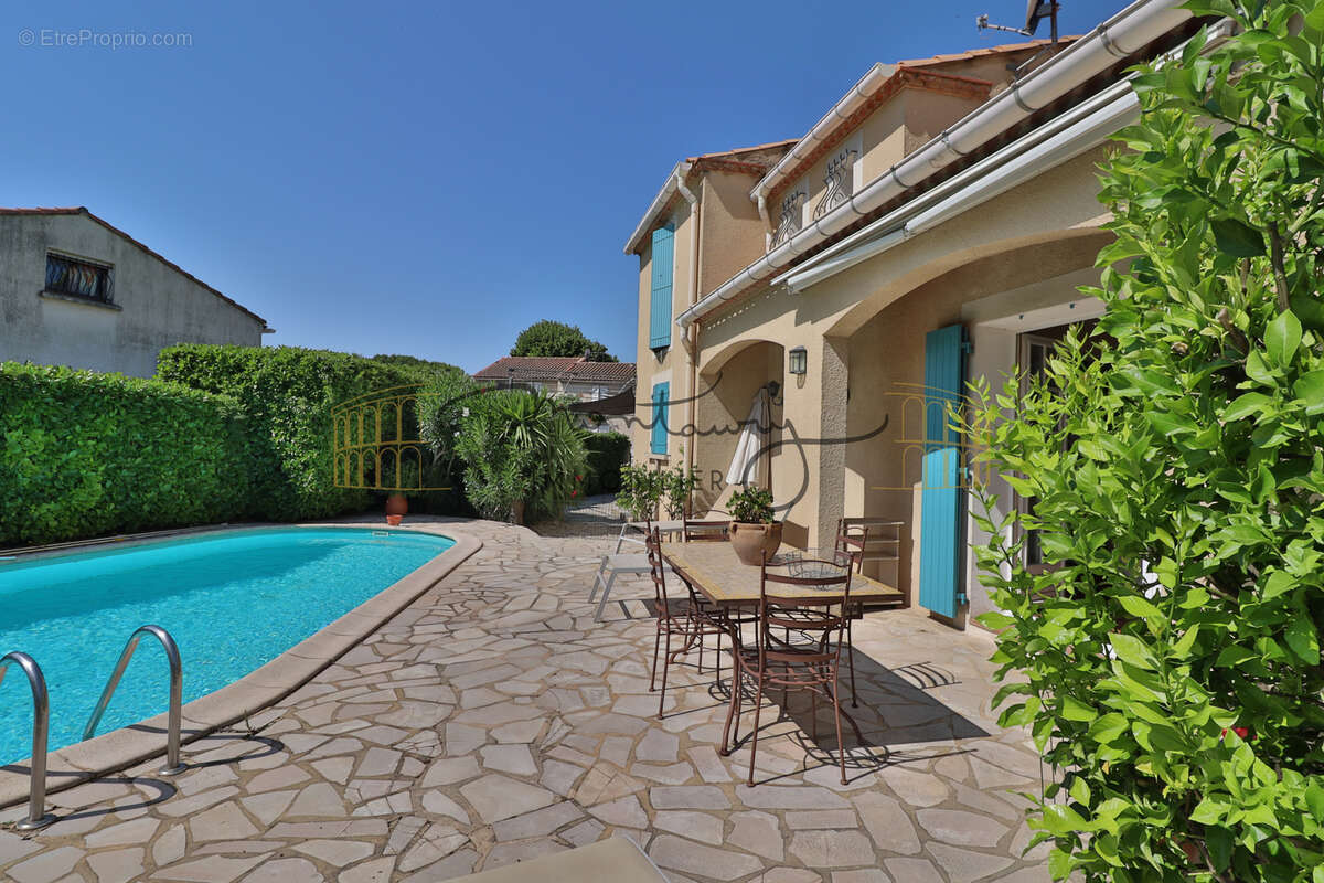 Maison à MILHAUD