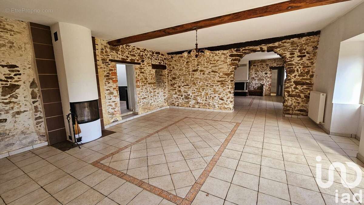 Photo 2 - Maison à SAINT-HILAIRE-LE-VOUHIS