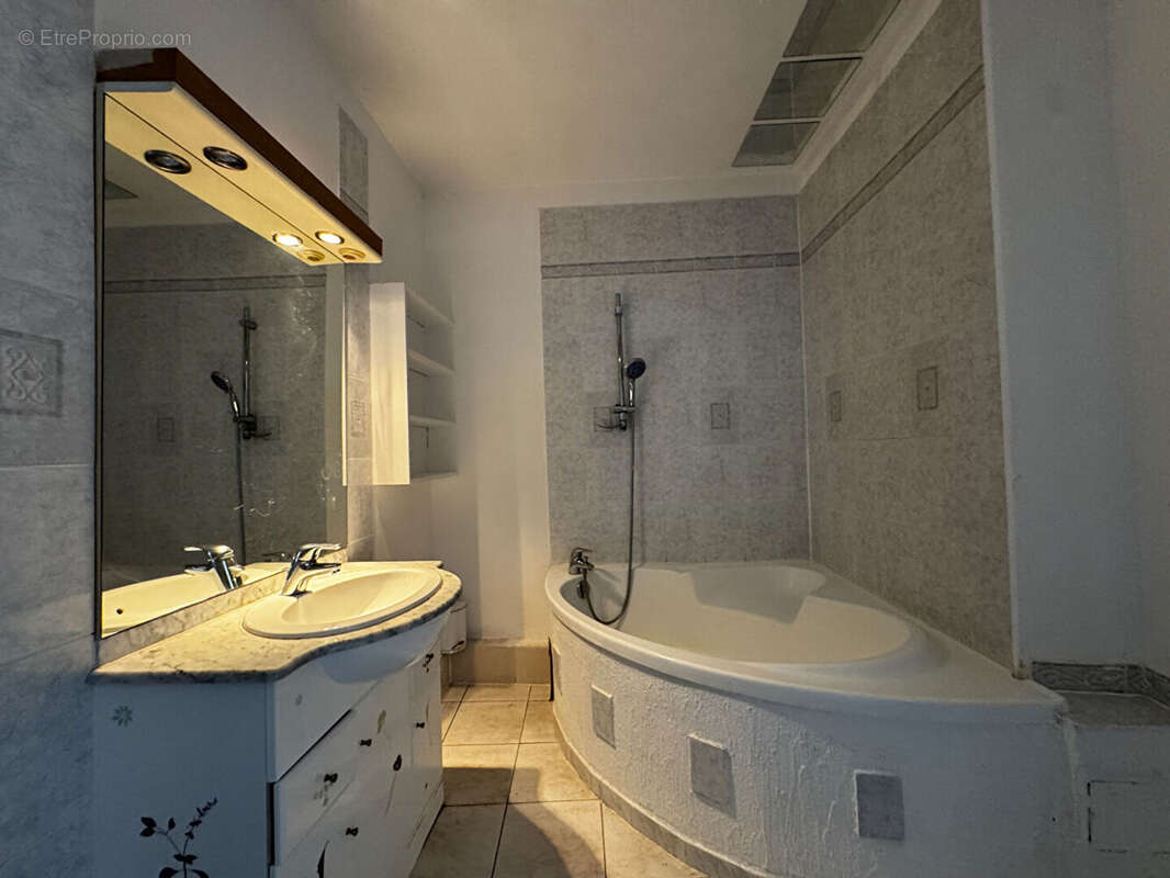 Maison à THEZAN-DES-CORBIERES