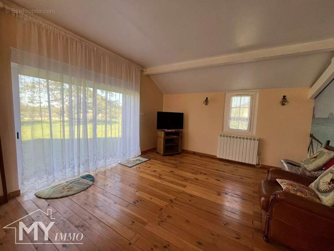 Maison à SAINT-SEURIN-DE-PRATS