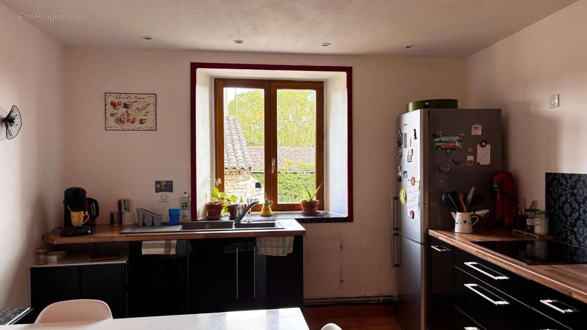 Maison en pierre,  Uchizy, 152 m2 avec beau terrain arboré et dépendances - photo 6
