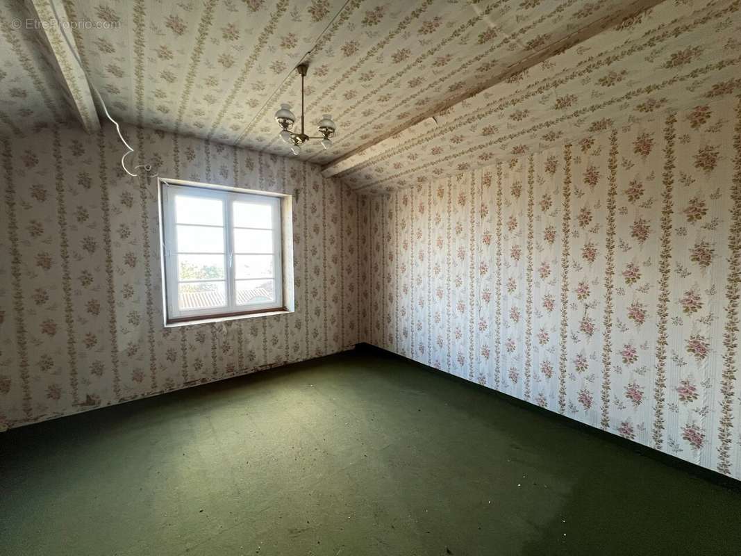 Maison à BEAULIEU-SOUS-LA-ROCHE