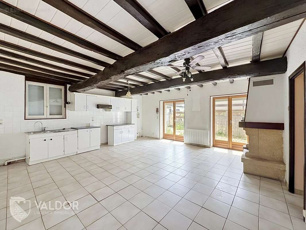 Maison à MONTMERLE-SUR-SAONE