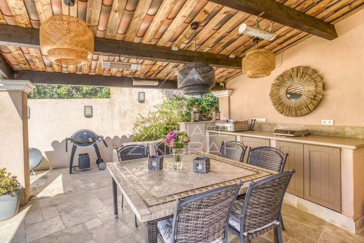 Maison à MANDELIEU-LA-NAPOULE